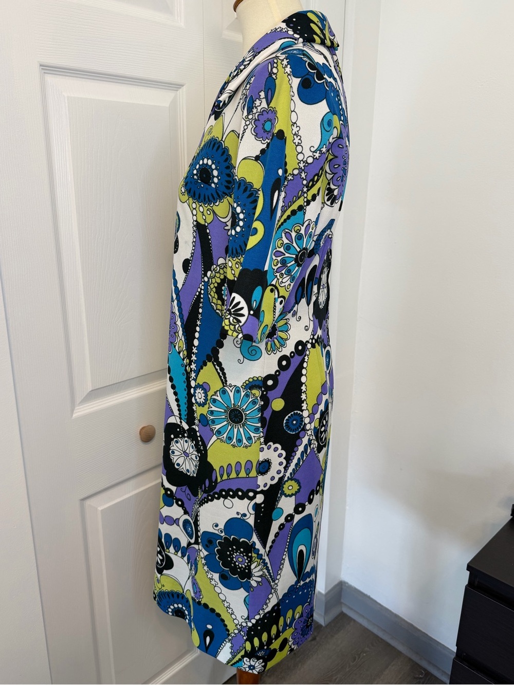 Vintage Leslie Pomer Retro Floral Mod Shift Dress in Blue, Purple & Green - Picture 4 of 9